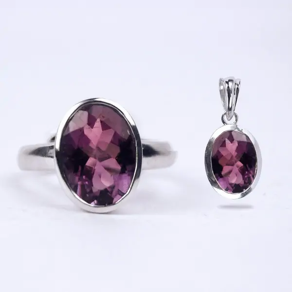 The Birthstone Amethyst (الجمشت)