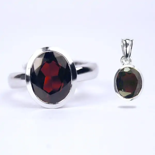 The Birthstone Ruby (الياقوت, Manik)